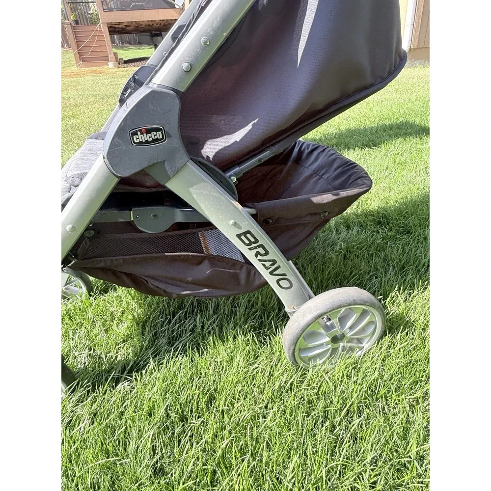 Chicco Bravo Quick-Fold Stroller Gently Used Easy One-Hand Fold Compact‎